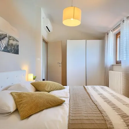 Brdo By Istrialux * Trviz