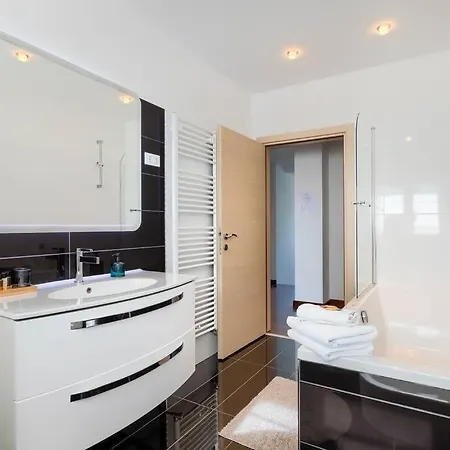 Villa Brdo By Istrialux